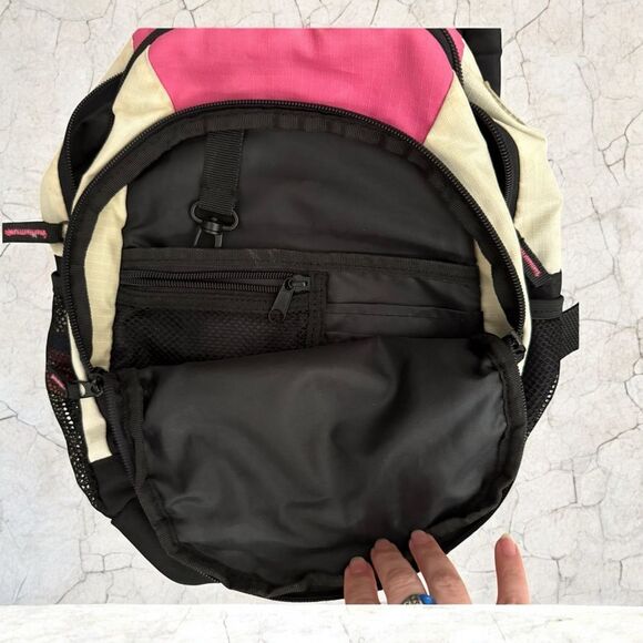 Everest Deluxe Small Sporty Pink and Black Backpack with Padded Straps - Picture 5 of 9